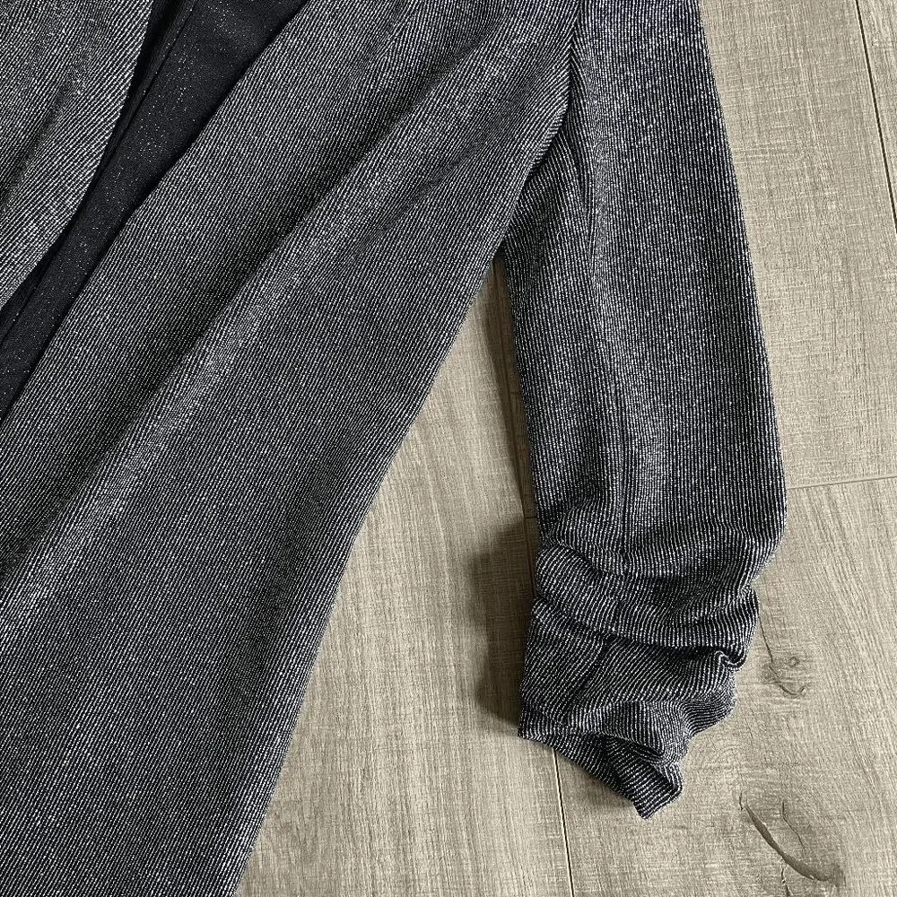Aritzia Babaton Power Hip Blazer Metallic Size XS - Picture 3 of 8